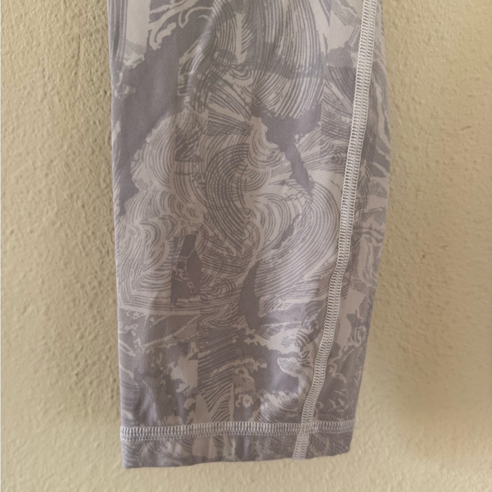 Lululemon White Patterned Fast and Free Crop Leggings - Picture 13 of 13